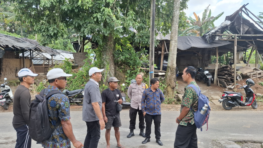 Mediasi terkait Pengaduan Masyarakat tentang Perumahan yang mengambil jalan umum di Banjar Dinas Kuwum Ancak, Desa Kuwum, Kecamatan Marga, Kabupaten Tabanan.
