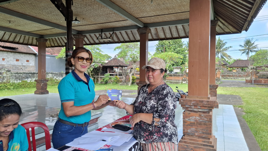 Bank Sampah Pertiwi Asri di Balai Banjar Dinas Kuwum Tegallinggah, Desa Kuwum, Kecamatan Marga, Kabupaten Tabanan