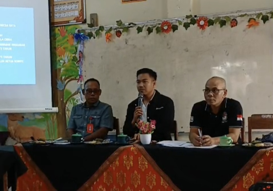 Bapak Perbekel Desa Kuwum hadiri Undangan Rapat Komite di SD Negeri 1 Kuwum