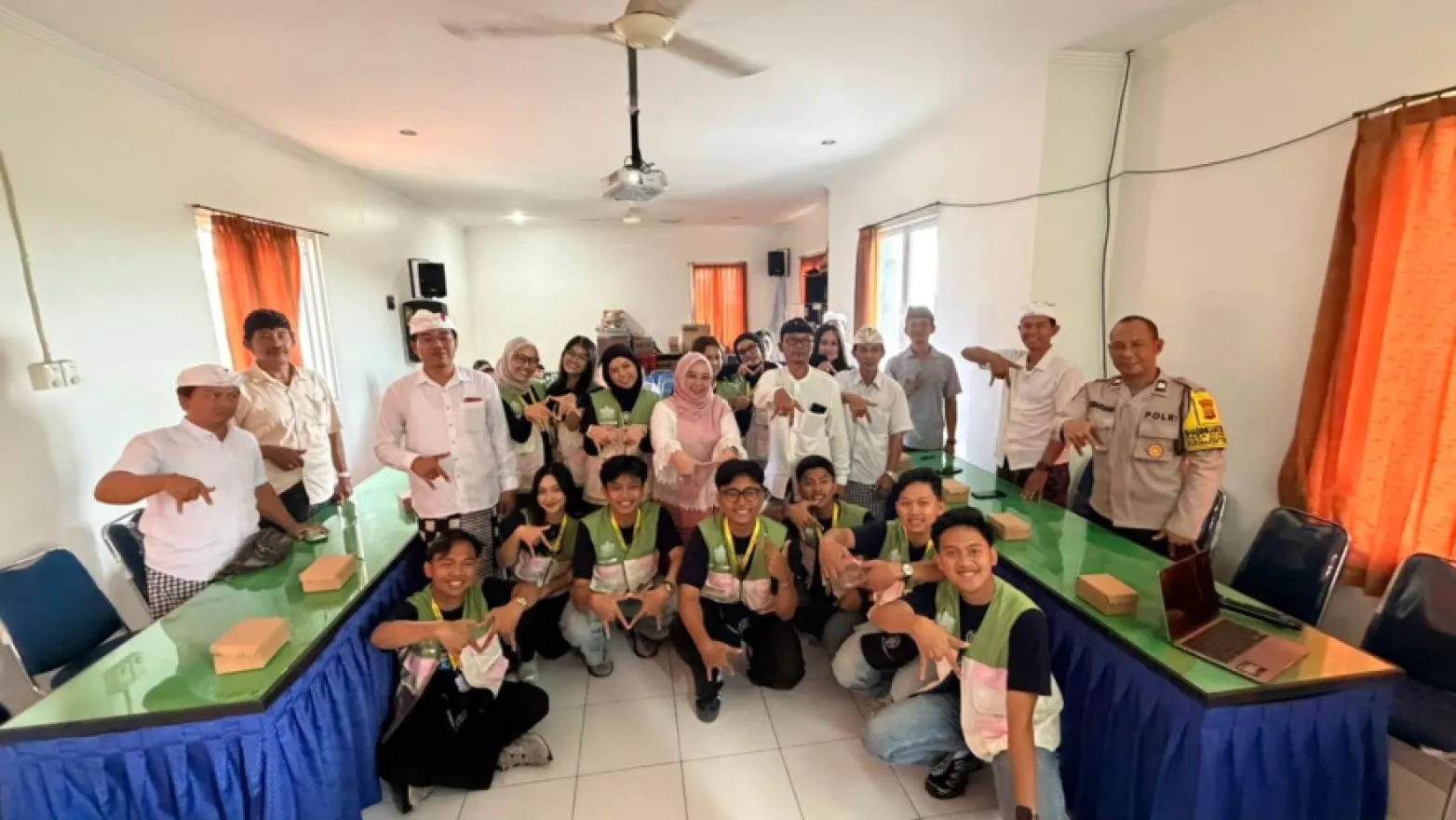 Penerimaan  Mahasiswa KKN-PPM UGM di Desa Kuwum