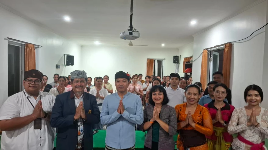 Pengabdian Kepada Masyarakat Keluarga Sukinah Universitas Hindu Negeri I Gusti Bagus Sugriwa Denpasar bertempat di ruang rapat Kantor Desa Kuwum