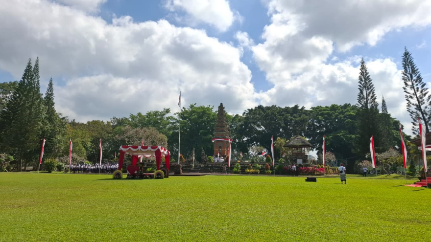 Pemerintah Desa Kuwum mengikuti Upacara Bendera memperingati HUT RI Ke-80 di Taman Bujaan Bangsa Margarana