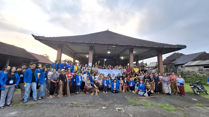 Pemerintah Desa Kuwum telah melaksanakan Gerakan Bali Bersih Sampah bertempat di Banjar Dinas Kuwum Tegallinggah