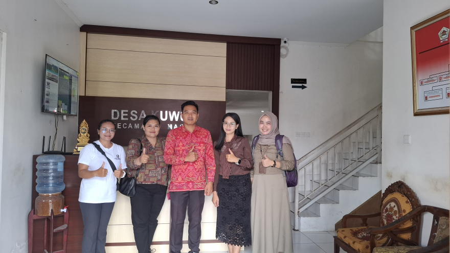 Bapak Perbekel Desa Kuwum menerima kunjungan dari Dosen UHN I Gusti Bagus Sugriwa yang akan melakukan kegiatan Pengabdian Kepada Masyarakat di Desa Kuwum